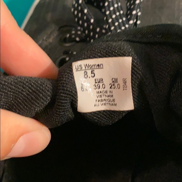 Black/Grey Vans with polka dot shoelaces - Picture 6 of 7